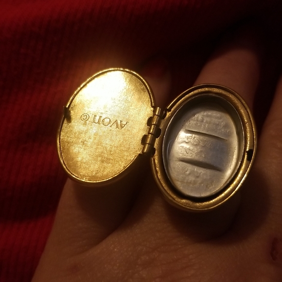 Vintage Avon Locket Cameo Perfume Ring - Picture 3 of 4